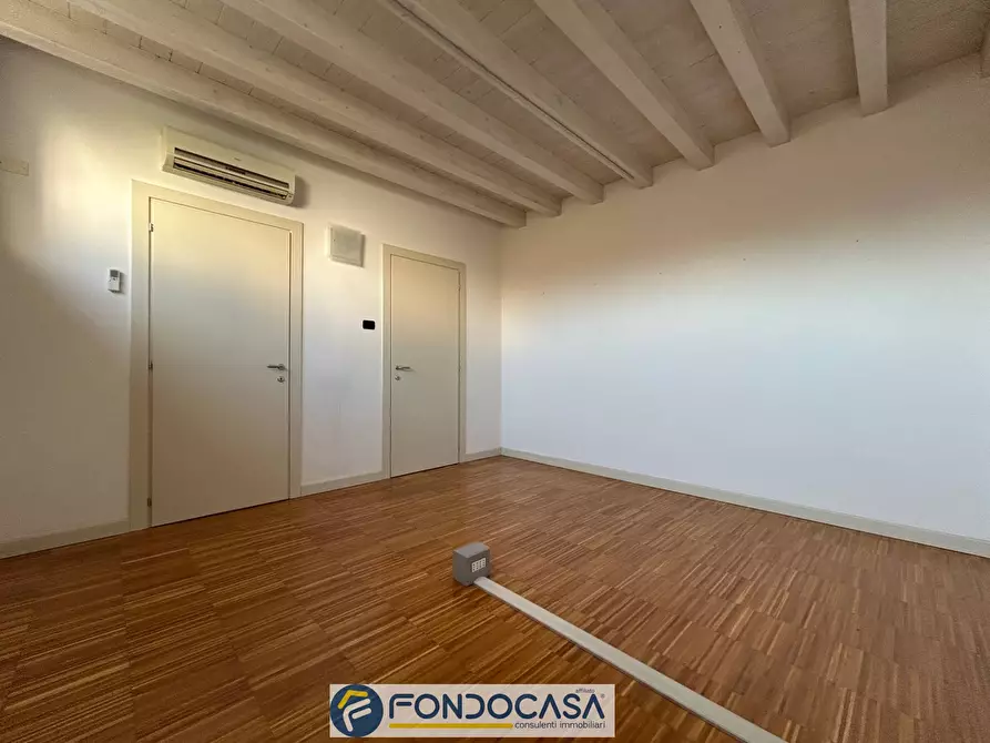 Immagine 9 di Ufficio in affitto  a Rovato