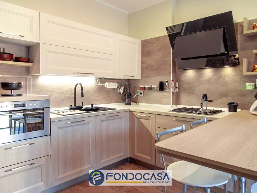 Immagine 9 di Appartamento in vendita  in Via Casa Stanzione a Salerno