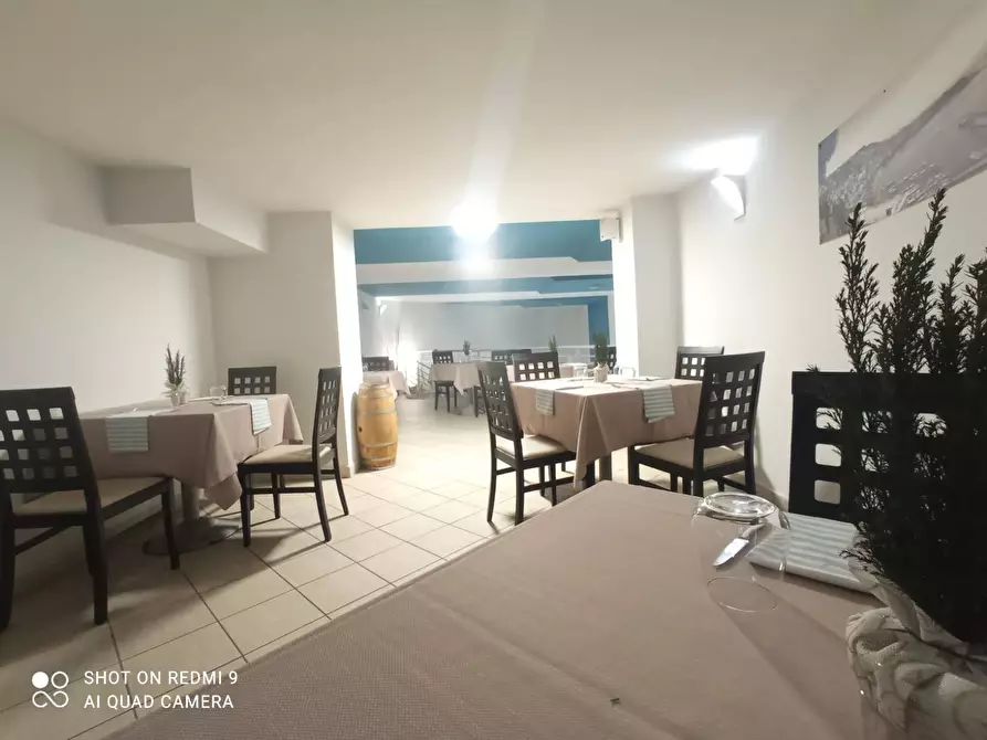 Immagine 2 di Attività commerciale in vendita  a Pomigliano D'arco