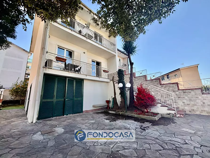 Immagine 2 di Villetta a schiera in vendita  in via giacomo leopardi a Cesa