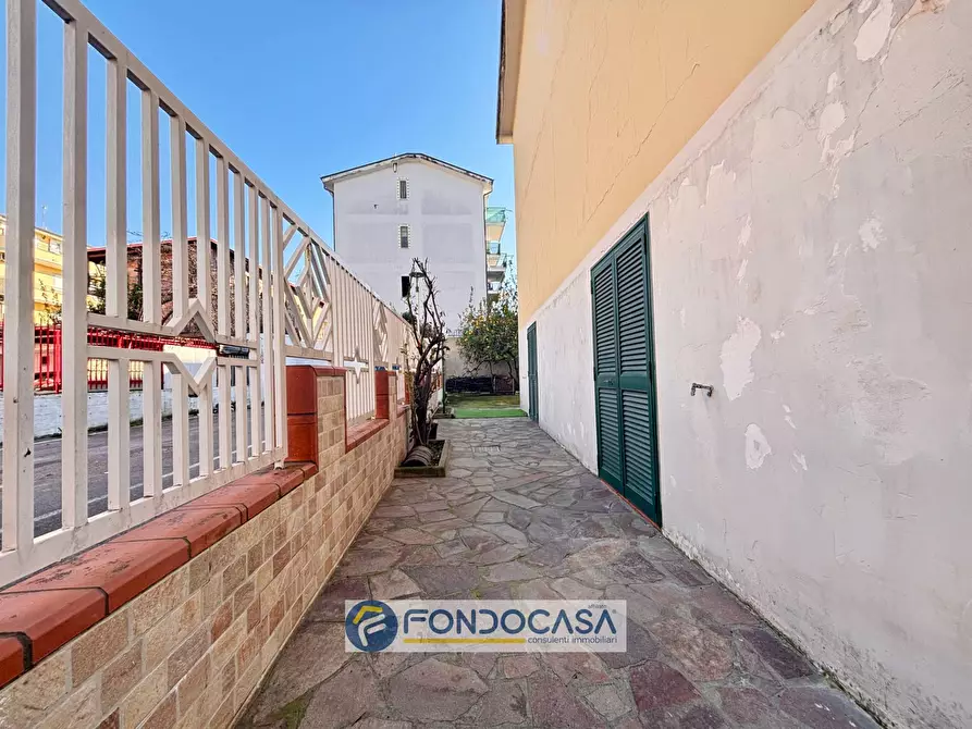 Immagine 5 di Villetta a schiera in vendita  in via giacomo leopardi a Cesa