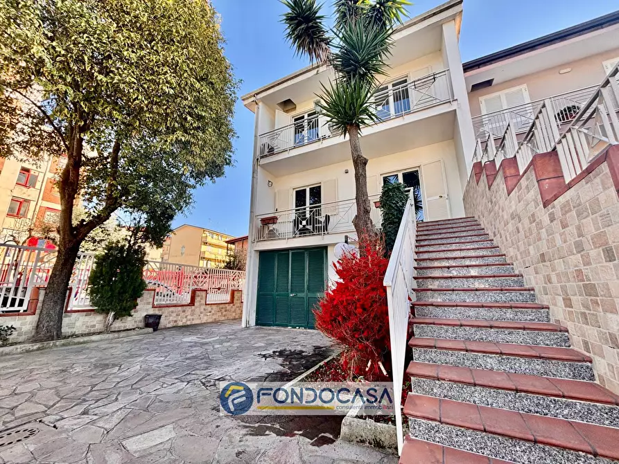 Immagine 10 di Villetta a schiera in vendita  in via giacomo leopardi a Cesa