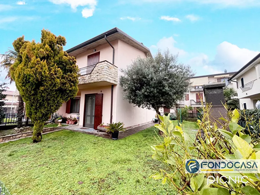 Immagine 1 di Villetta a schiera in vendita  in Capriolo a Capriolo