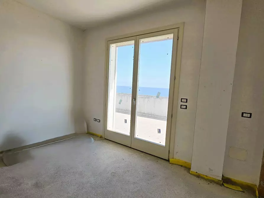 Immagine 8 di Attico in vendita  in Viale della Vittoria a Alba Adriatica