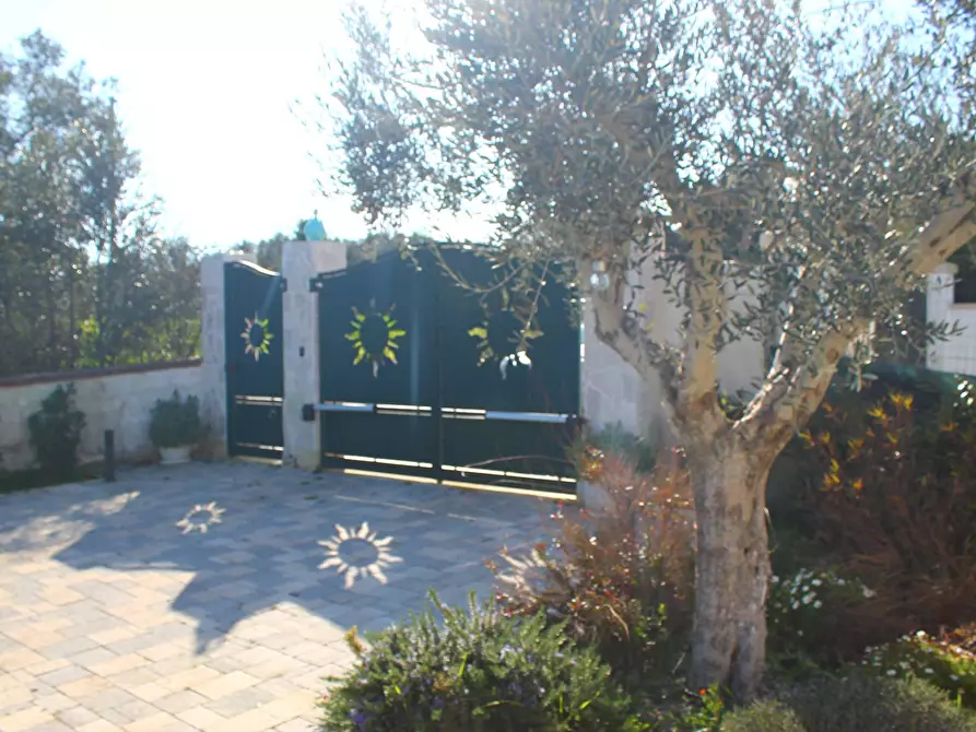 Immagine 29 di Villa in vendita  in VIA  CRISPIANO a Martina Franca