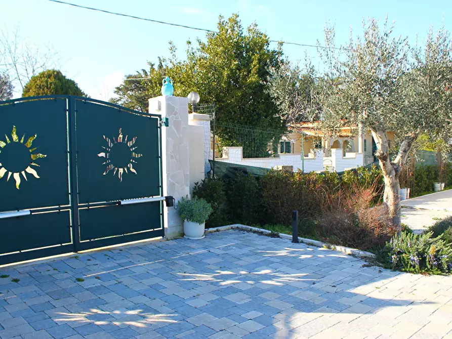 Immagine 28 di Villa in vendita  in VIA  CRISPIANO a Martina Franca