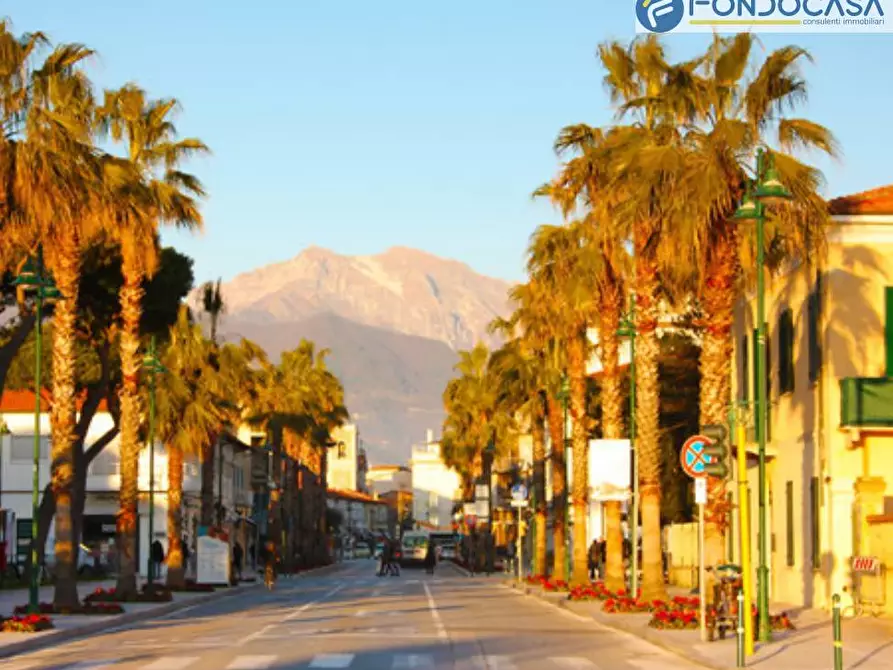 Immagine 5 di Appartamento in vendita  in via Spinetti a Forte Dei Marmi