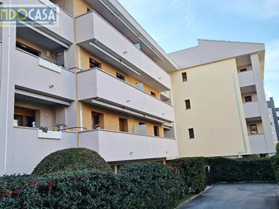 Immagine 11 di Appartamento in vendita  in via venturino a Como