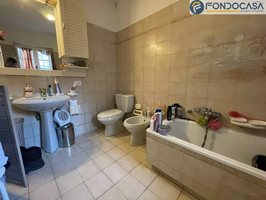 Immagine 10 di Casa semindipendente in vendita  in Via Fondi a Camaiore