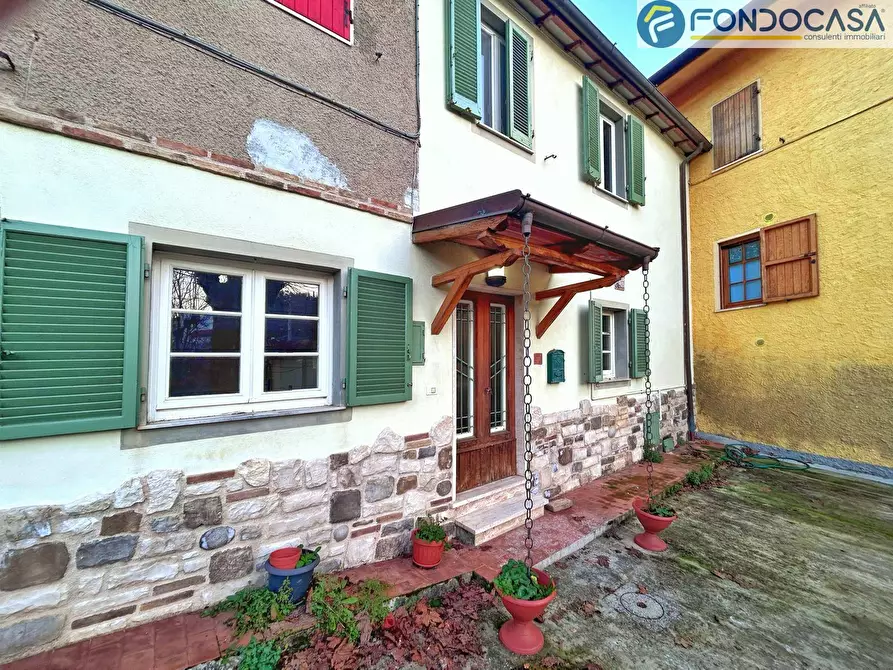 Immagine 2 di Casa semindipendente in vendita  in Via Fondi a Camaiore