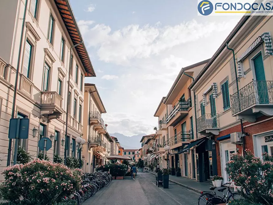 Immagine 2 di Casa bifamiliare in vendita  in Via dei MIlle a Forte Dei Marmi