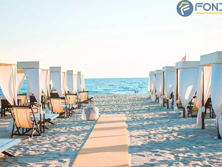 Immagine 10 di Casa bifamiliare in vendita  in Via dei MIlle a Forte Dei Marmi