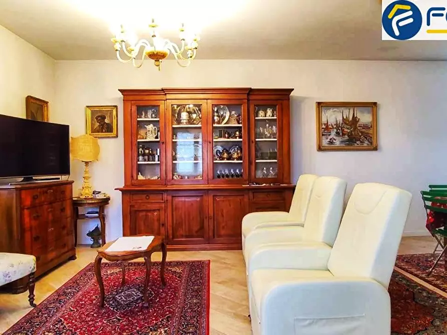 Immagine 4 di Villa in vendita  in via martiri di s. anna a Seravezza