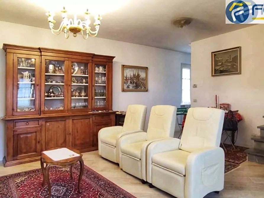 Immagine 5 di Villa in vendita  in via martiri di s. anna a Seravezza