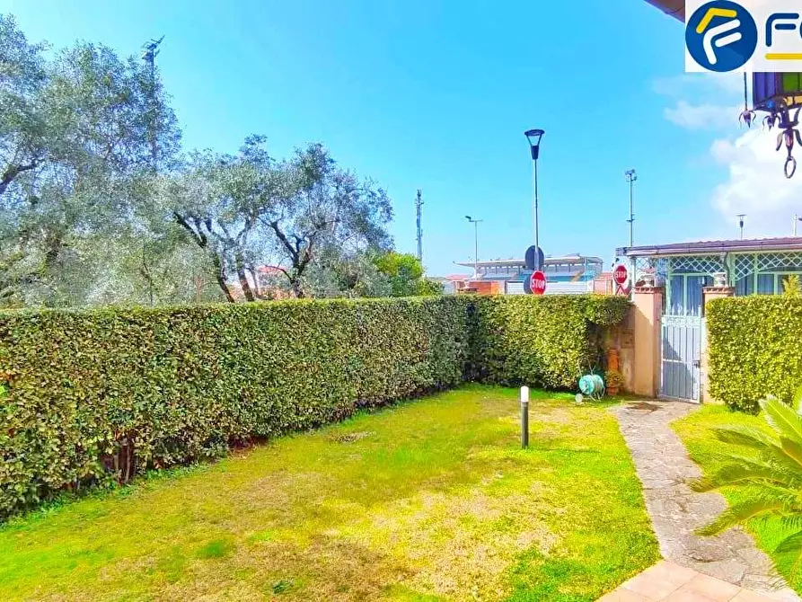 Immagine 22 di Villa in vendita  in via martiri di s. anna a Seravezza