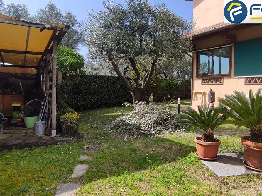 Immagine 26 di Villa in vendita  in via martiri di s. anna a Seravezza