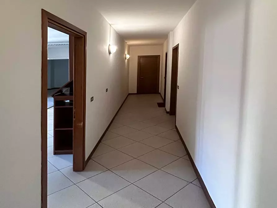 Immagine 5 di Appartamento in vendita  in Via Roma a Montignoso