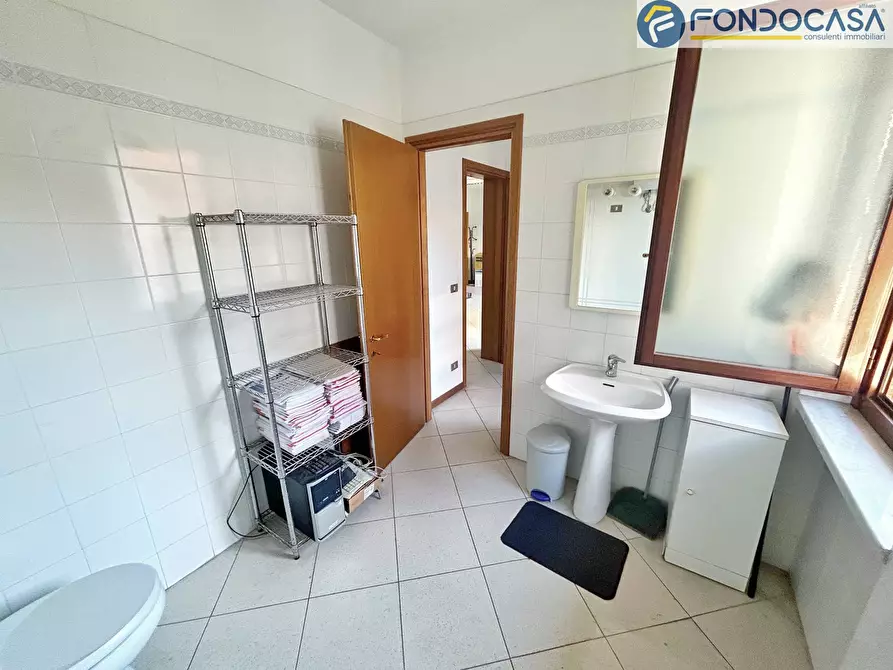 Immagine 15 di Appartamento in vendita  in Via Roma a Montignoso