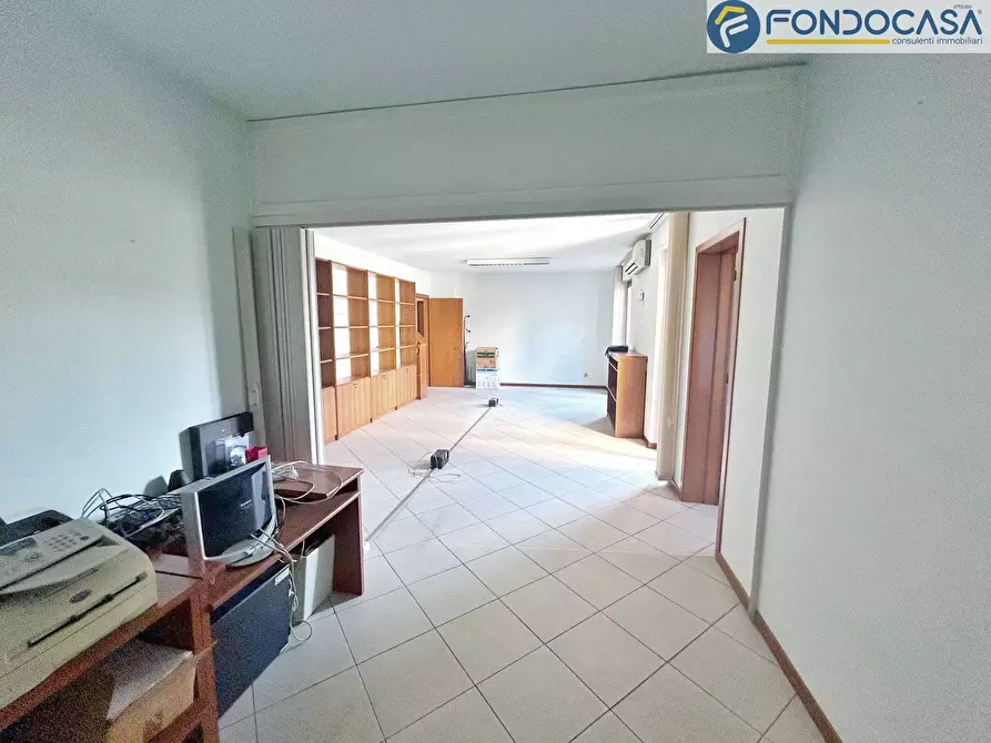 Immagine 11 di Appartamento in vendita  in Via Roma a Montignoso