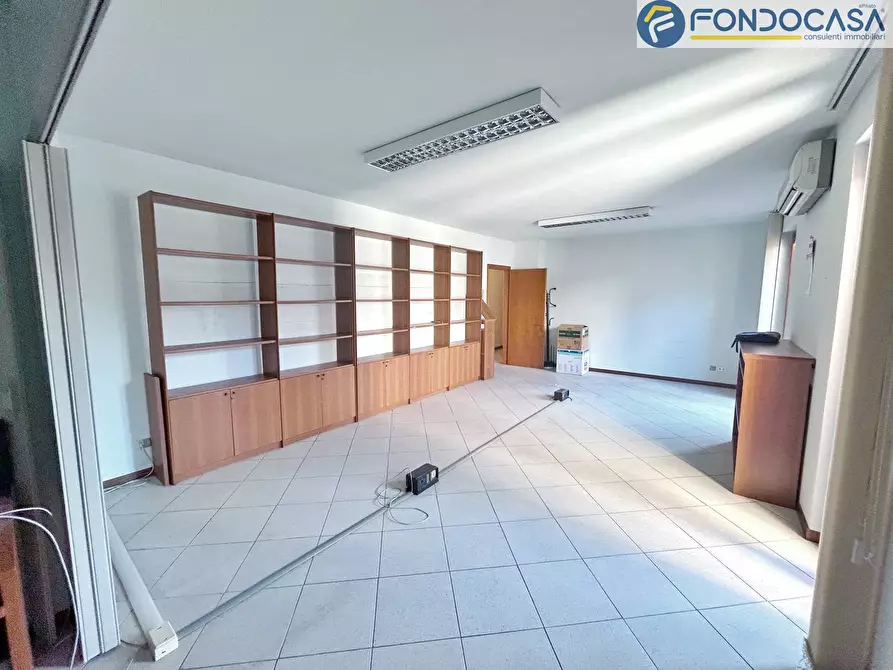 Immagine 9 di Appartamento in vendita  in Via Roma a Montignoso