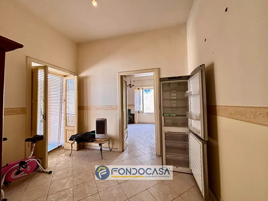 Immagine 3 di Palazzo in vendita  in via lombardi a Aversa