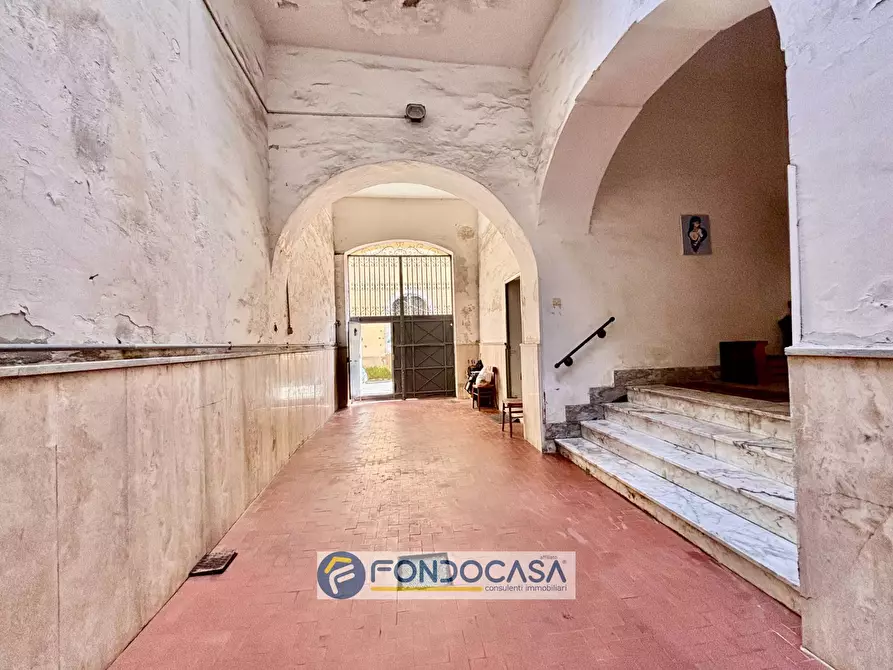 Immagine 27 di Palazzo in vendita  in via lombardi a Aversa