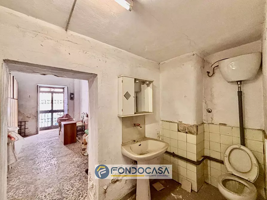 Immagine 28 di Palazzo in vendita  in via lombardi a Aversa