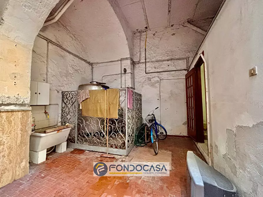 Immagine 30 di Palazzo in vendita  in via lombardi a Aversa