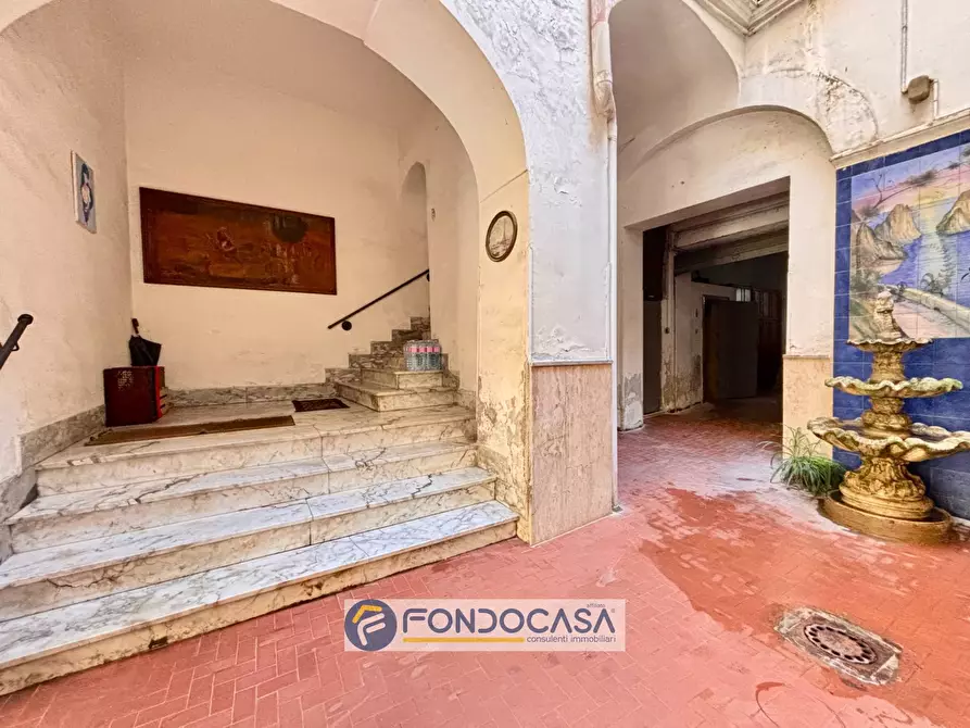 Immagine 1 di Palazzo in vendita  in via lombardi a Aversa
