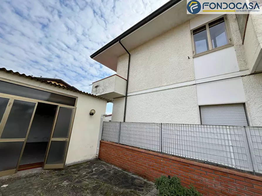 Immagine 1 di Casa bifamiliare in vendita  in via Macchia Monteggiorini a Camaiore