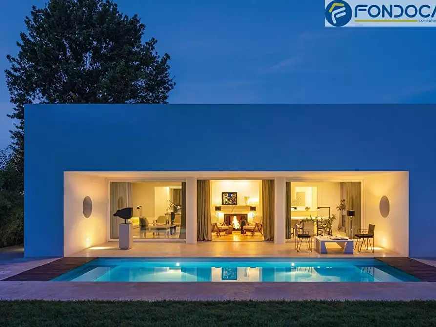 Immagine 3 di Casa bifamiliare in vendita  in Via dei MIlle a Forte Dei Marmi