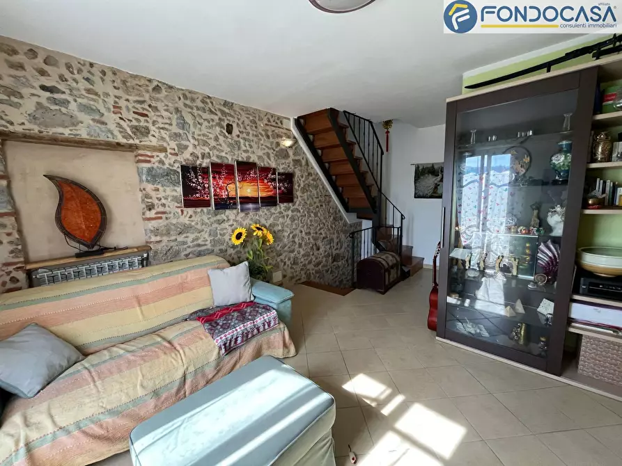 Immagine 10 di Casa semindipendente in vendita  in Via di Rosi a Camaiore