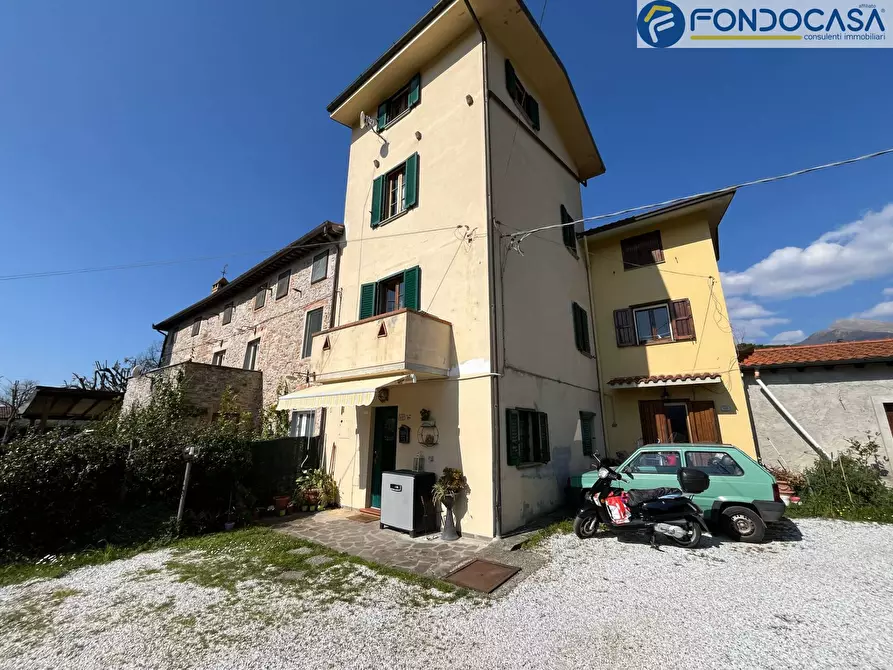 Immagine 1 di Casa semindipendente in vendita  in Via di Rosi a Camaiore