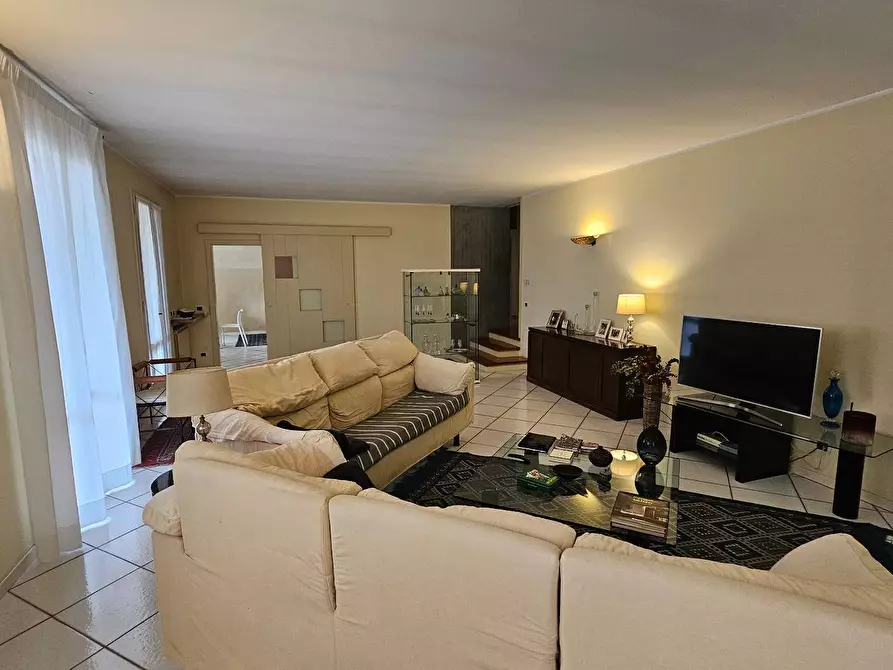 Immagine 2 di Villa in vendita  in Via Fiume Montone Abbandonato a Ravenna