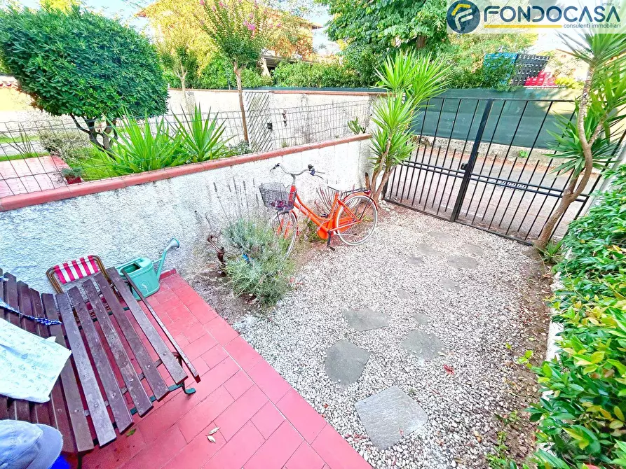 Immagine 3 di Appartamento in vendita  in Via Marietta a Montignoso