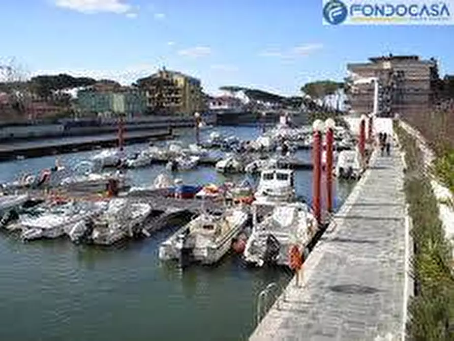 Immagine 11 di Appartamento in vendita  in Via Marietta a Montignoso