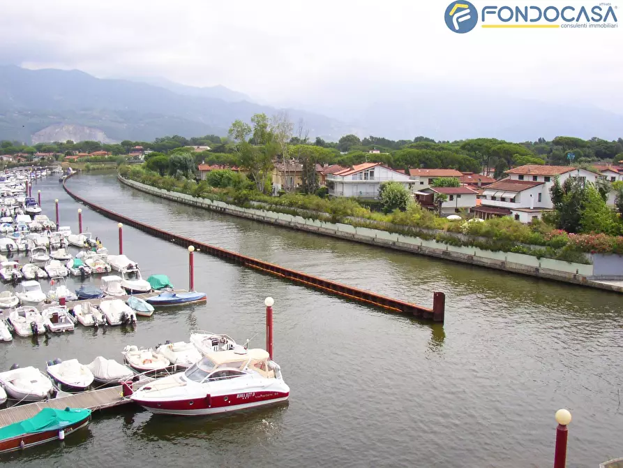 Immagine 17 di Appartamento in vendita  in Via Marietta a Montignoso