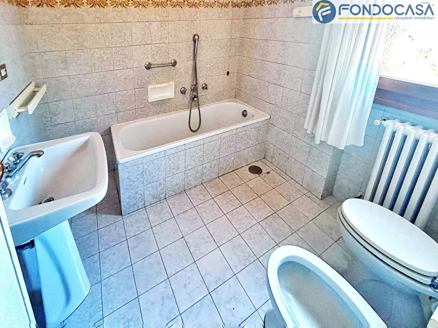 Immagine 23 di Villa in vendita  in Via Federigi a Seravezza