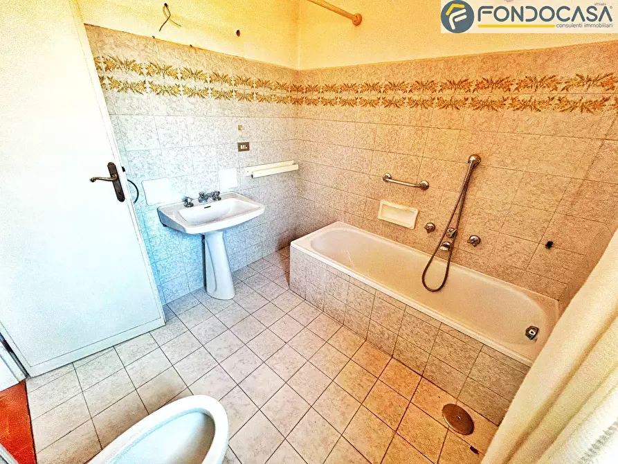 Immagine 24 di Villa in vendita  in Via Federigi a Seravezza