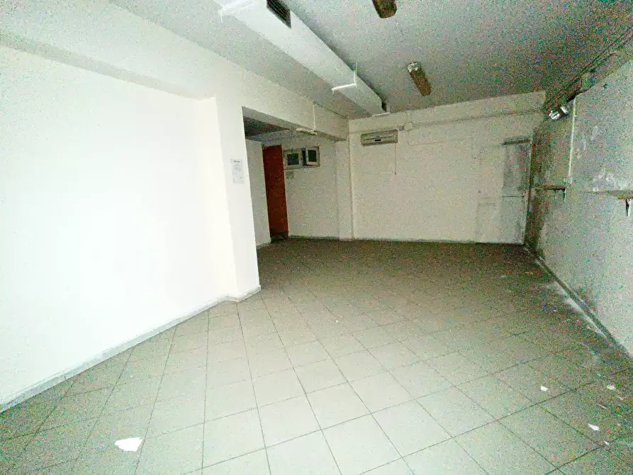 Immagine 4 di Locale commerciale in affitto  a Pomigliano D'arco