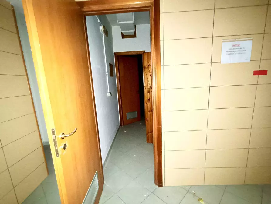 Immagine 6 di Locale commerciale in affitto  a Pomigliano D'arco