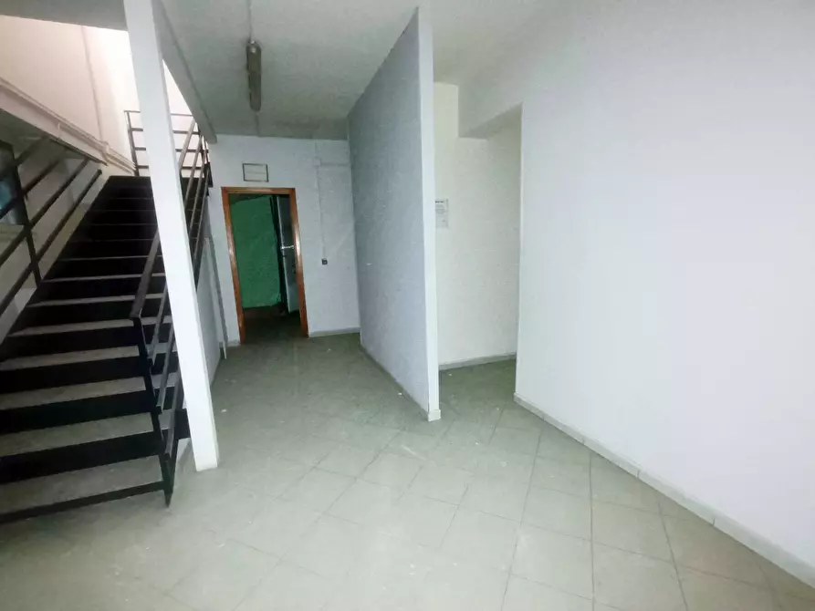 Immagine 7 di Locale commerciale in affitto  a Pomigliano D'arco