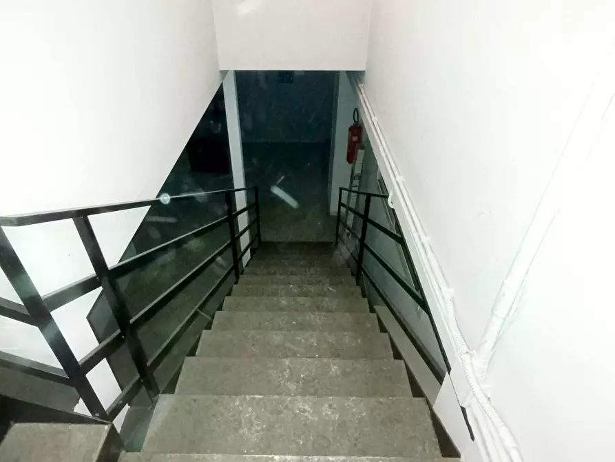 Immagine 9 di Locale commerciale in affitto  a Pomigliano D'arco