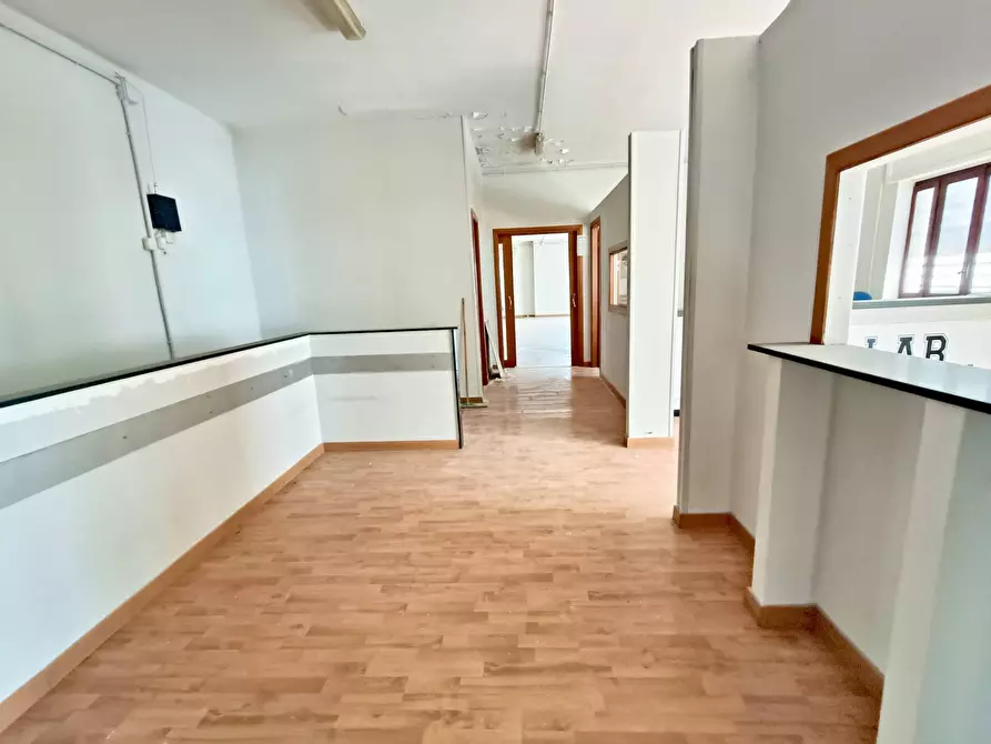 Immagine 16 di Locale commerciale in affitto  a Pomigliano D'arco