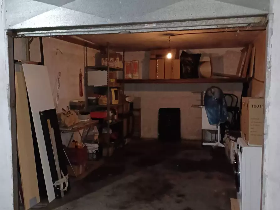 Immagine 4 di Box auto in vendita  a Marigliano