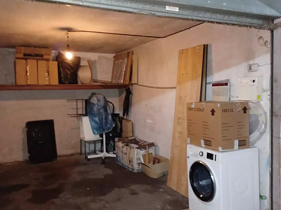 Immagine 5 di Box auto in vendita  a Marigliano