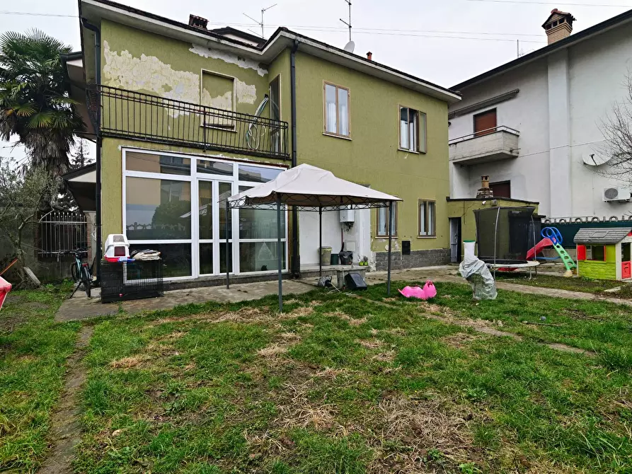 Immagine 1 di Villa in vendita  in VIA ISONZO a Solaro