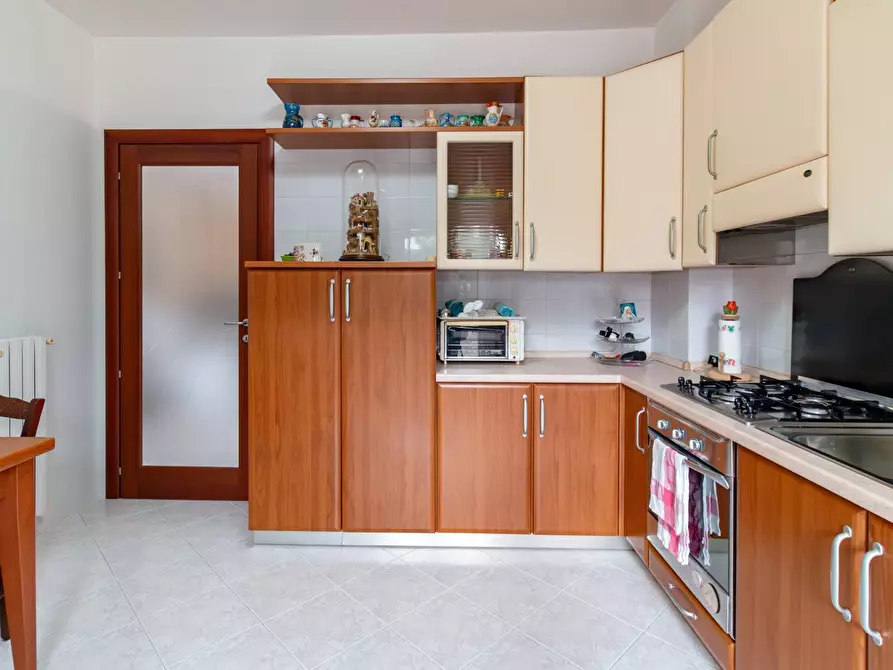 Immagine 4 di Appartamento in vendita  in Viale Giuseppe Verdi a Montecorvino Pugliano