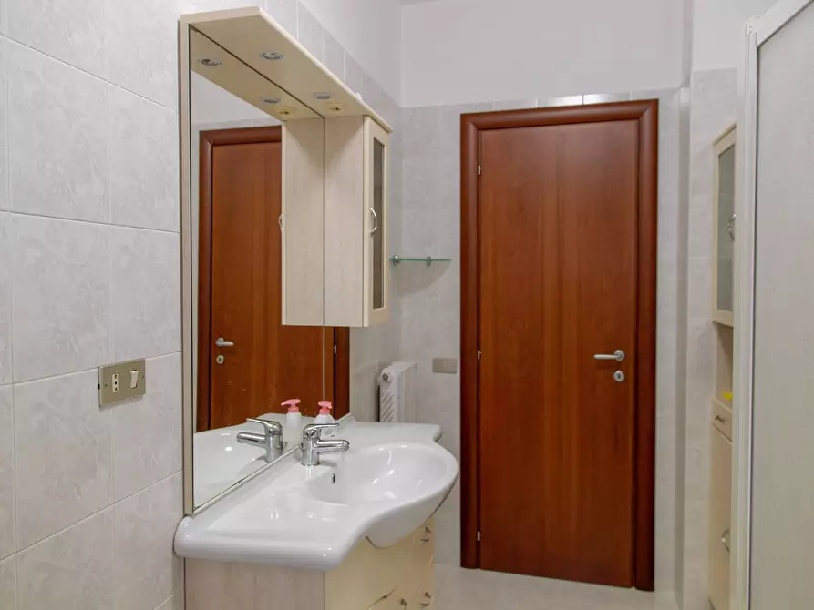 Immagine 10 di Appartamento in vendita  in Viale Giuseppe Verdi a Montecorvino Pugliano