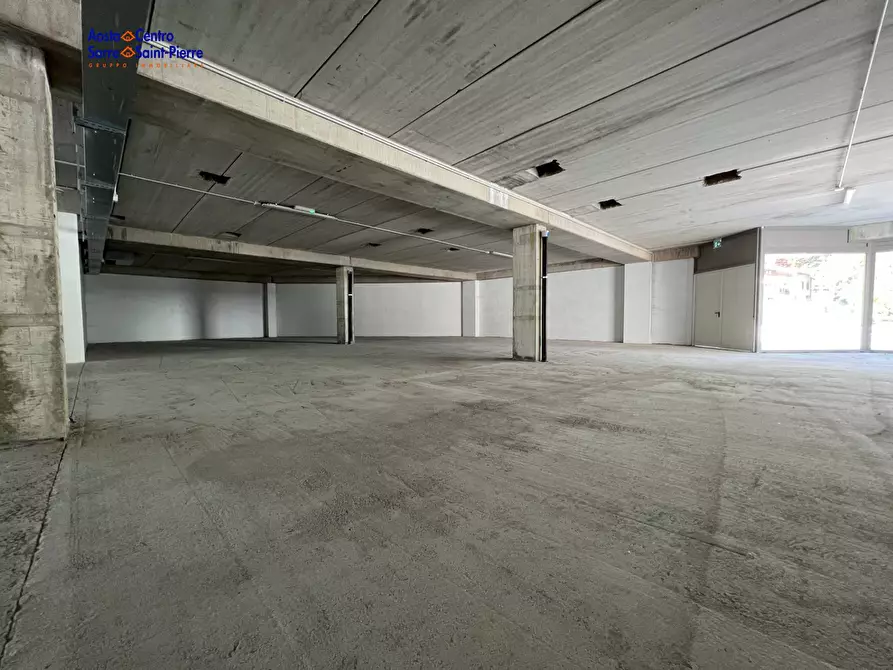 Immagine 6 di Locale commerciale in affitto  in Località Grande Charriere a Saint-Christophe